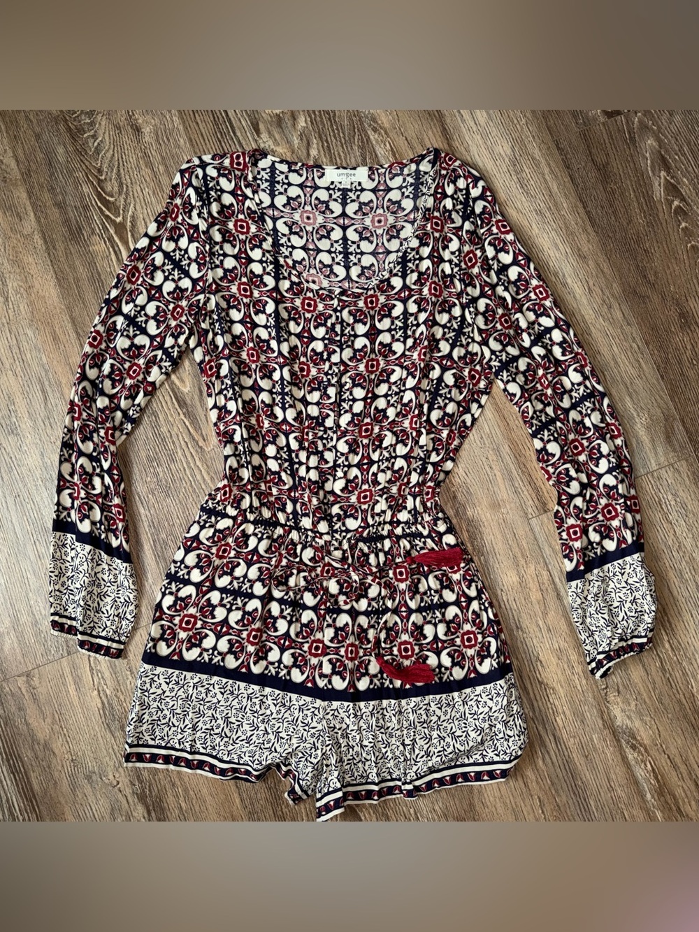 Umgee long sleeve romper with tie waist ❤️ size small